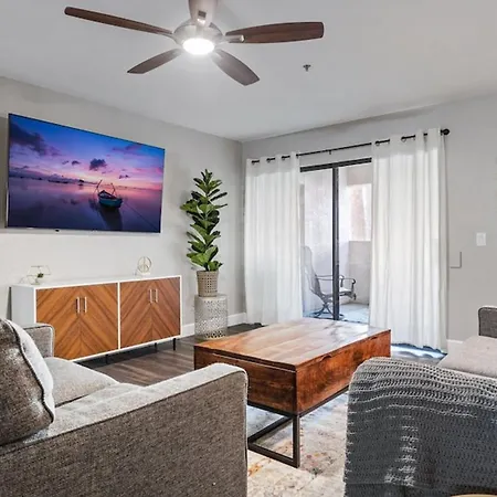 Beautiful Newly Remodeled 2-Bdrm Biltmore Condo